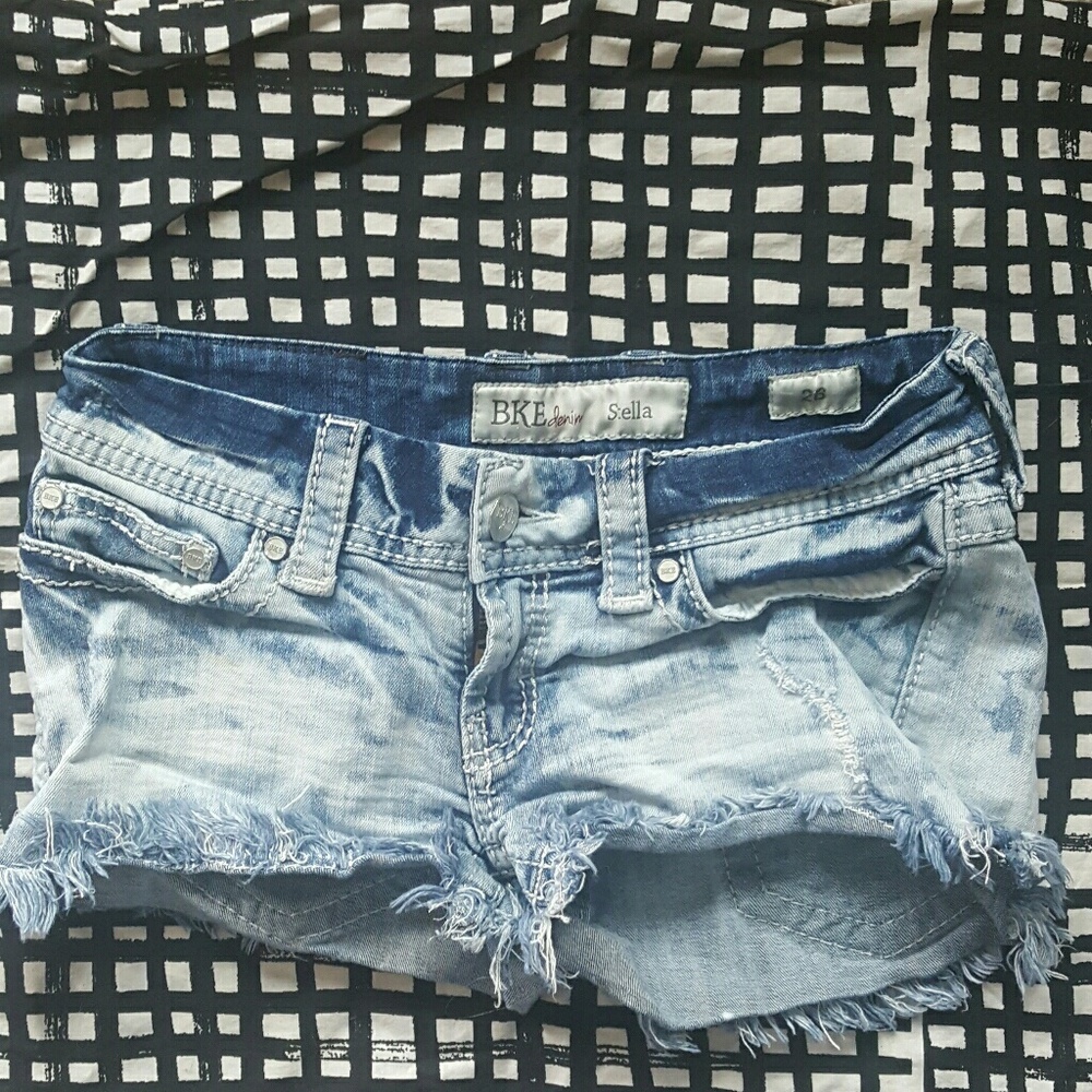 BKE stella distressed denim shorts