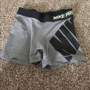 NIKE PRO SIZE M spandex shorts