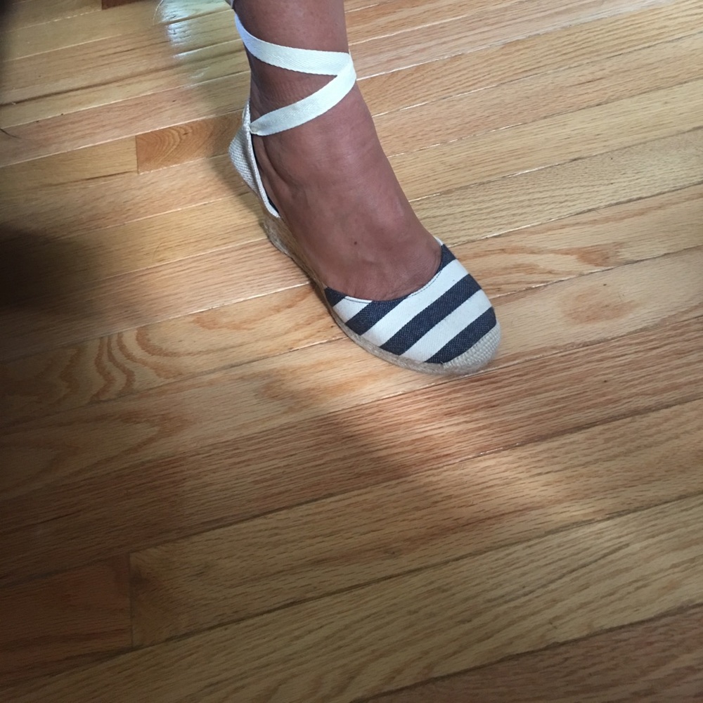 Cute wedge sandals new never worn