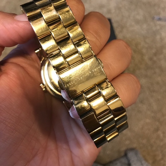 Marc Jacobs gold watch