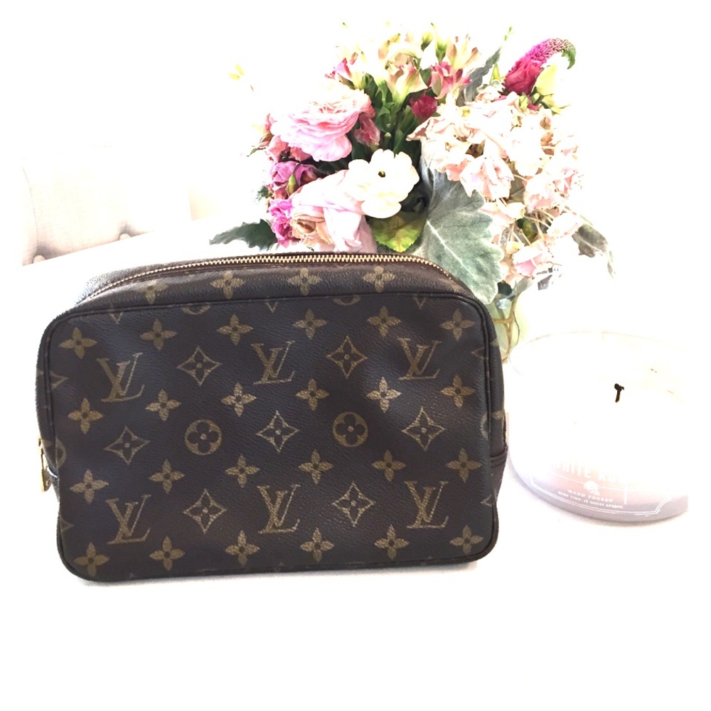 Authentic LV Trousse 23