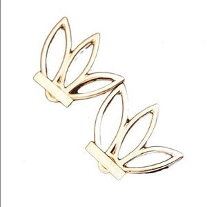 Gold Lotus earrings 🌸 ear climber