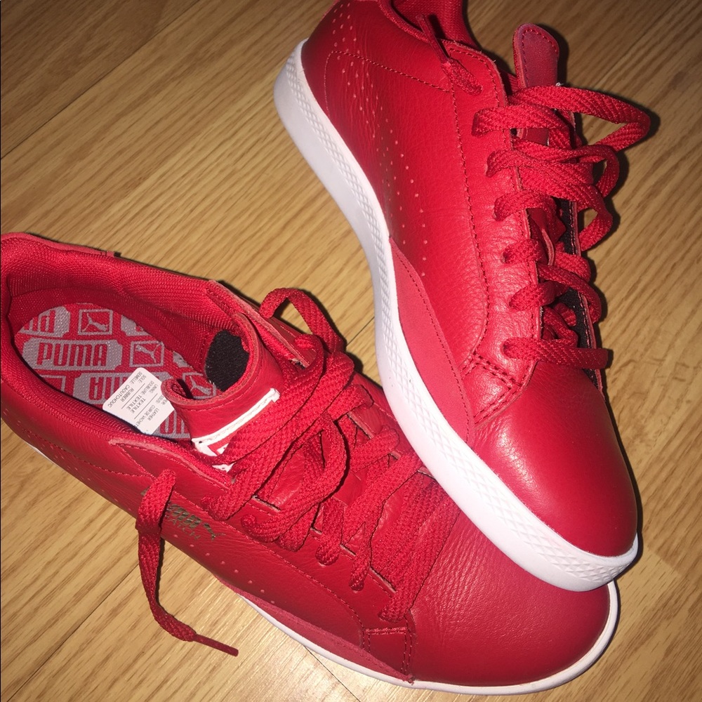 Women's Puma ALL RED size 7.5