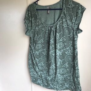 Green patterned maternity shirt
