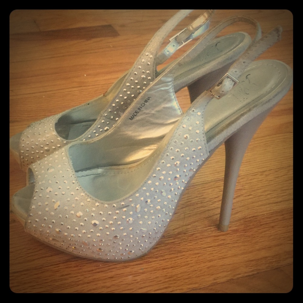 Women's 7.5 silver studded Stilletos