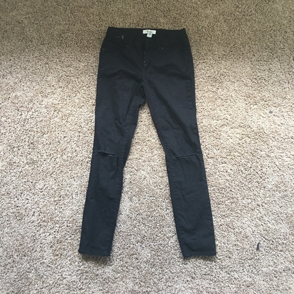 Forever 21 ripped skinny jeans