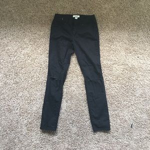Forever 21 ripped skinny jeans