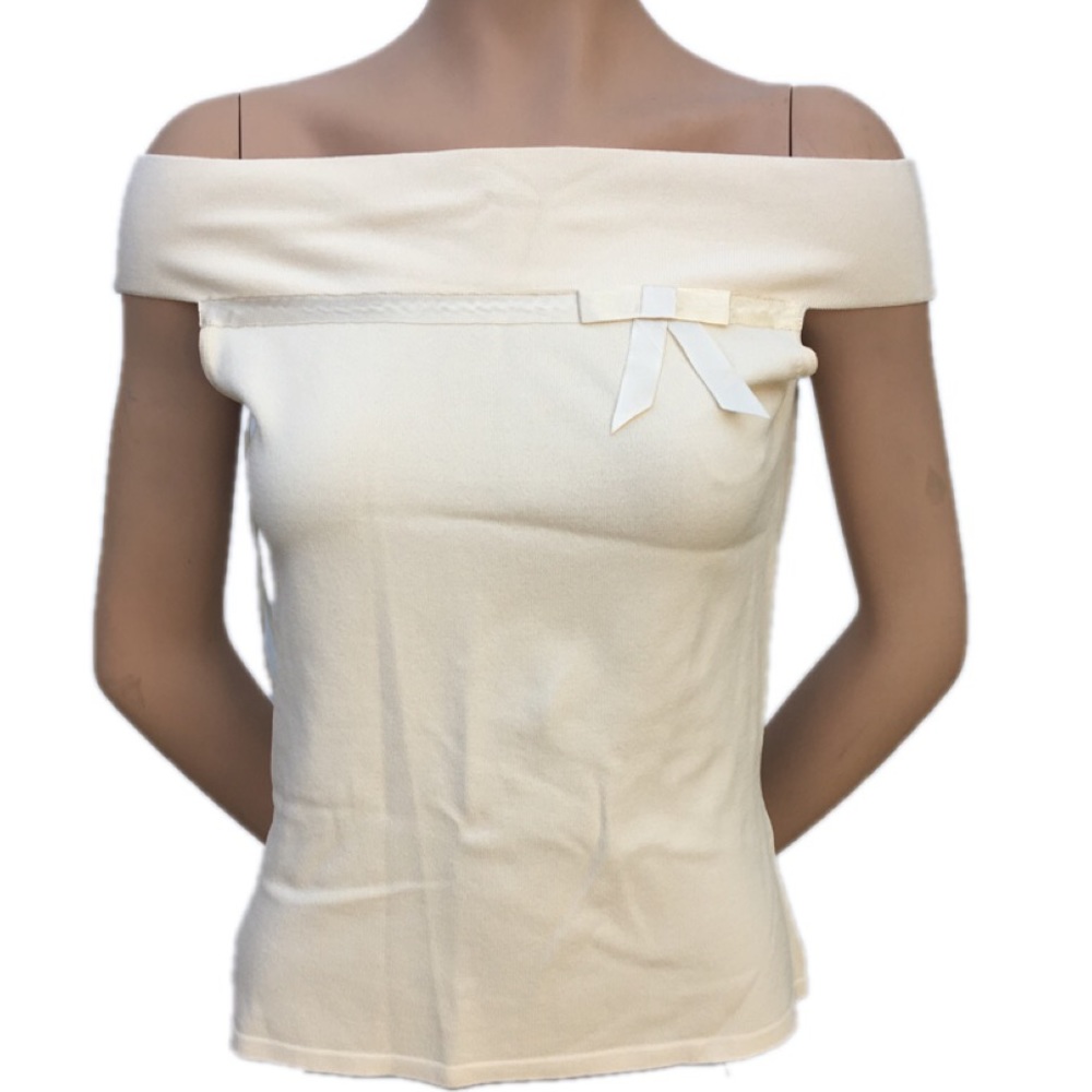 CLOSING CLOSET 🆘  INC | Off The Shoulders Top