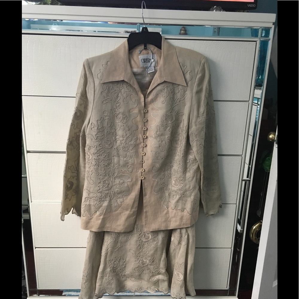 2 piece  Women's  Embroidered Suit