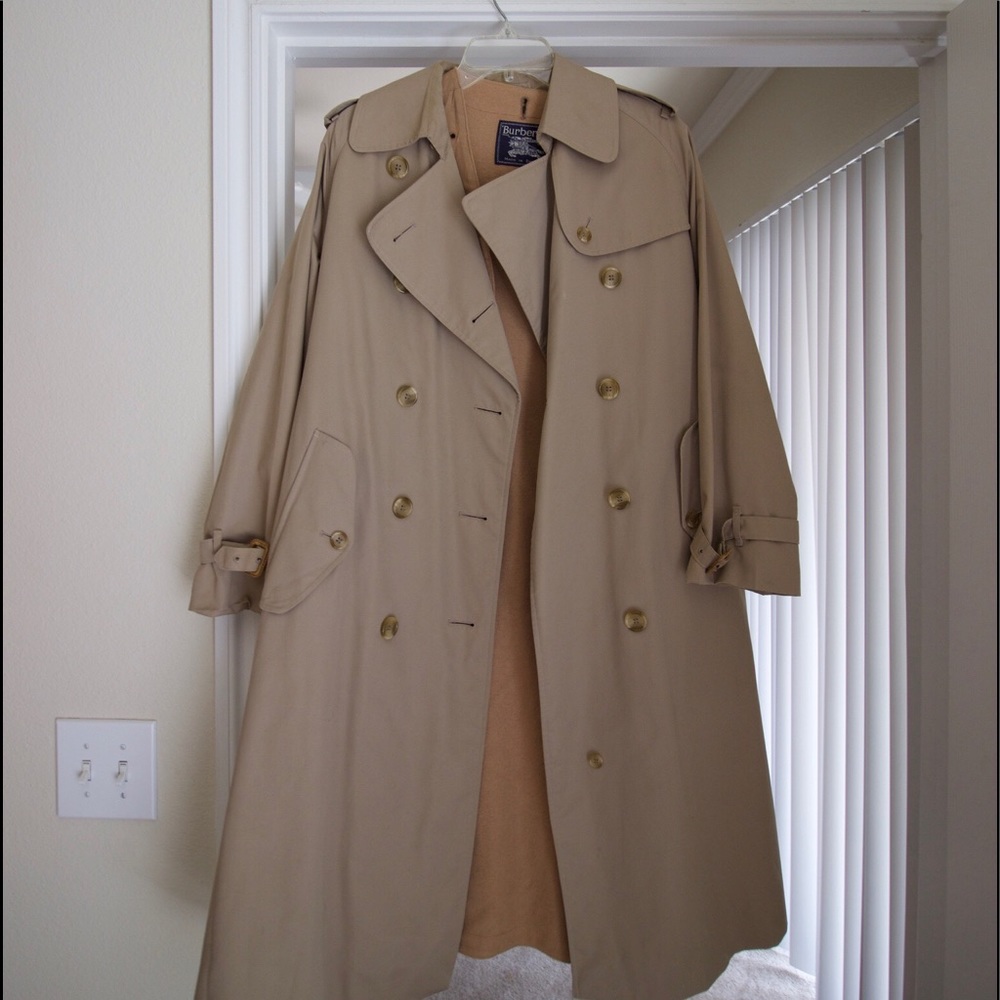 Gorgeous vintage Burberry trench coat + wool liner