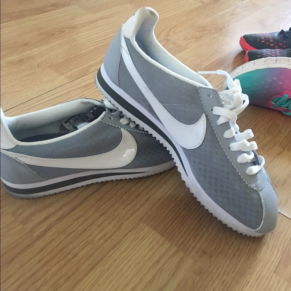Women's Nike Cortez / Size 8