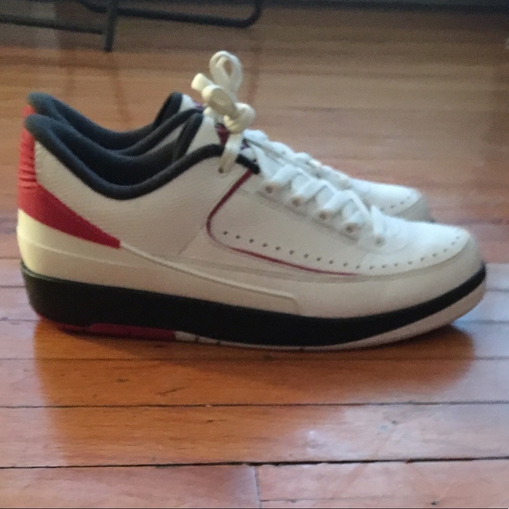 Air Jordan Retro 2 White