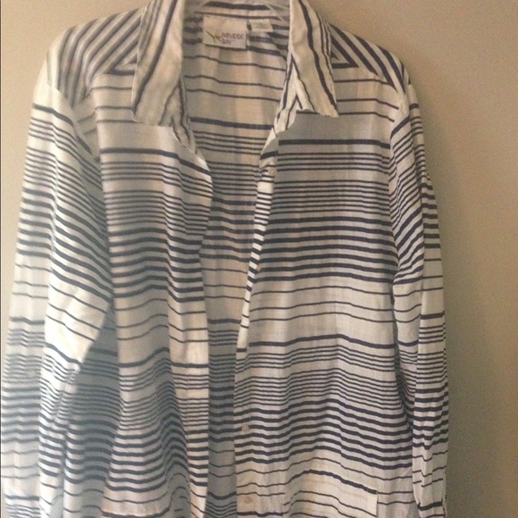 Top - Picture 2 of 3