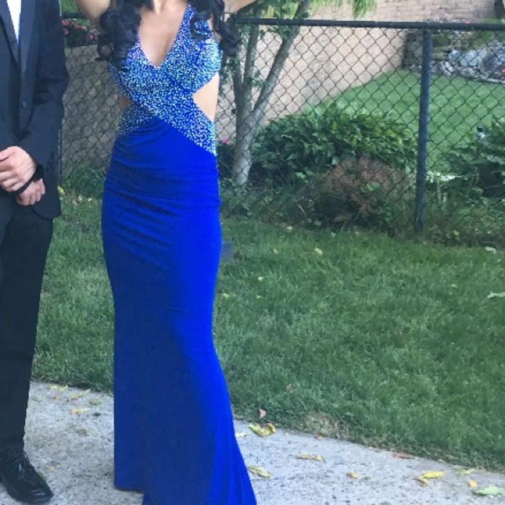 PROM DRESS - Picture 2 of 4