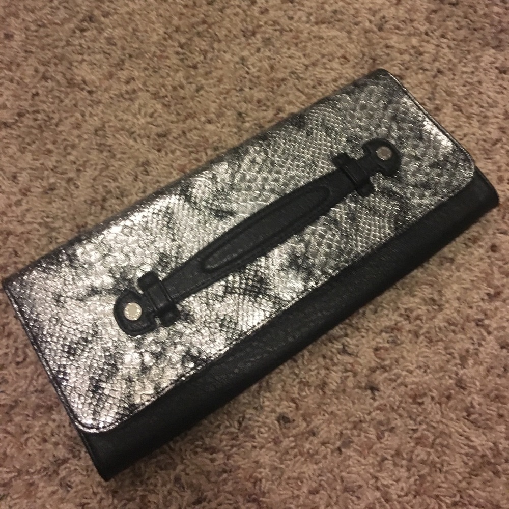 Kenneth Cole CLUTCH!