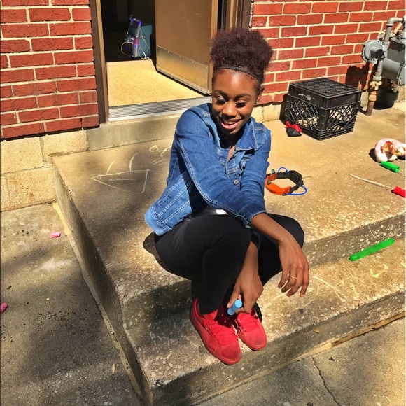 Meet your Posher, Mikala - Picture 1 of 1