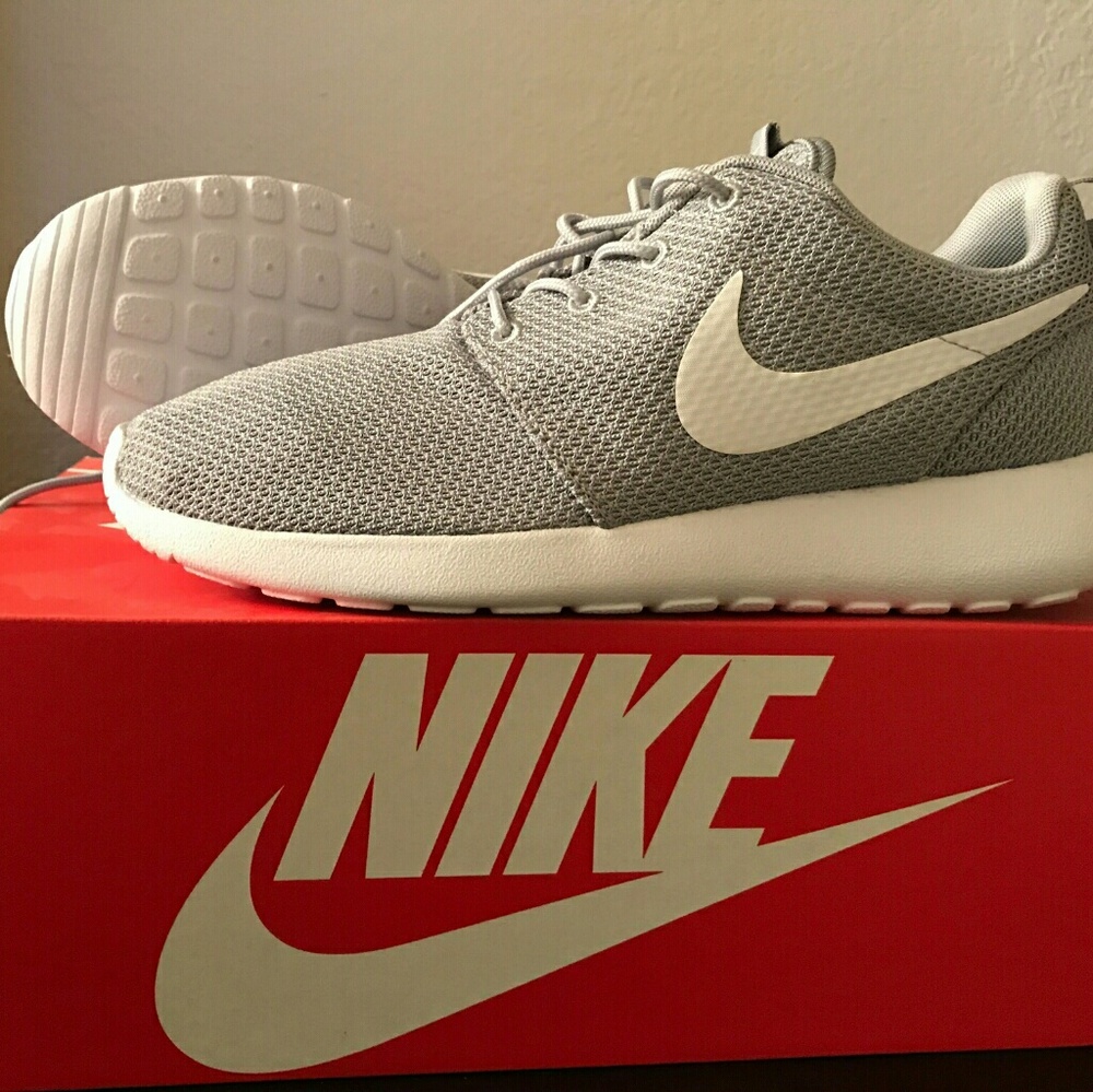 🔥🔥 Nike Roshe sneakers 🔥🔥 - Picture 1 of 7