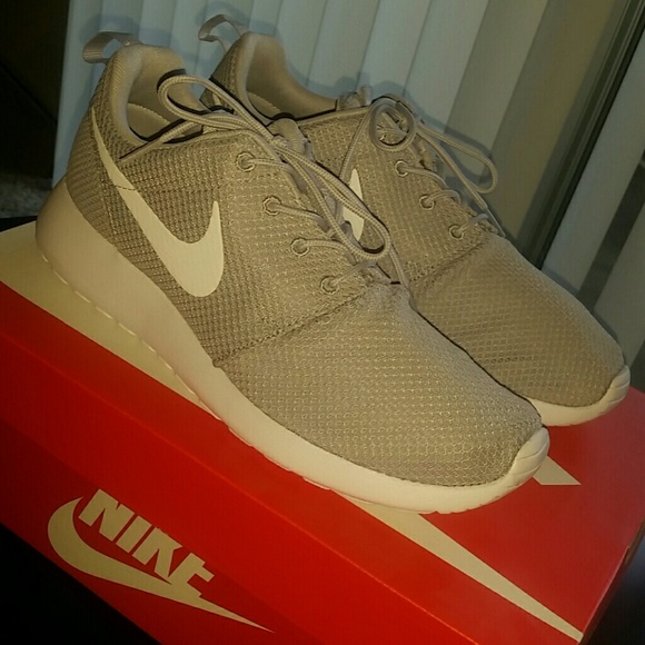 🔥🔥 Nike Roshe sneakers 🔥🔥 - Picture 3 of 7