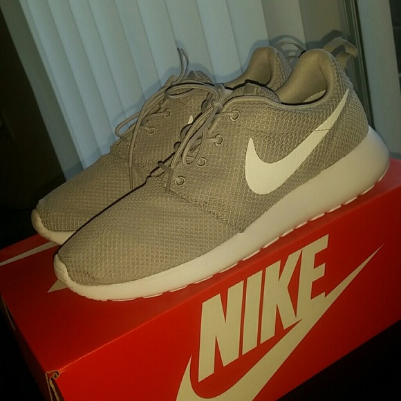 🔥🔥 Nike Roshe sneakers 🔥🔥 - Picture 2 of 7