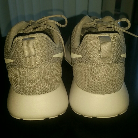 🔥🔥 Nike Roshe sneakers 🔥🔥 - Picture 5 of 7