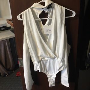 ❌❌SOLD Misguided long cut out sleeves white body s