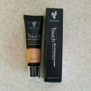 Younique liquid concealer