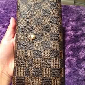 SOLD‼️❗️Authentic Damier long wallet