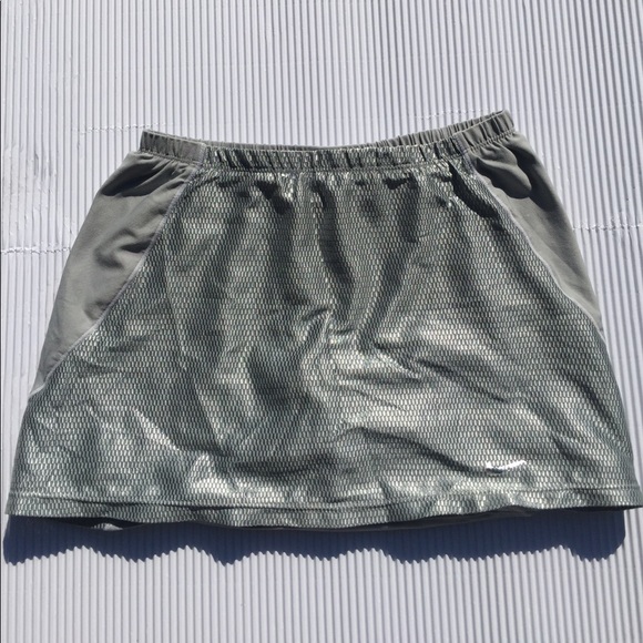 Nike sphere dry skort with reflective front - Picture 1 of 3