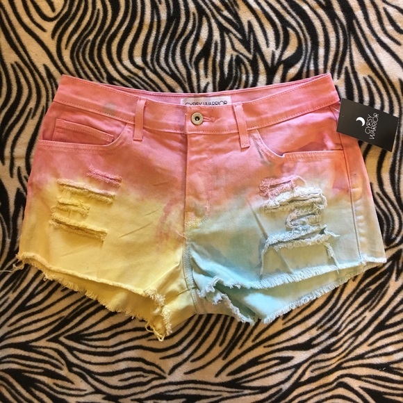 Gypsy Warrior Shorts { size 26 } - Picture 4 of 8