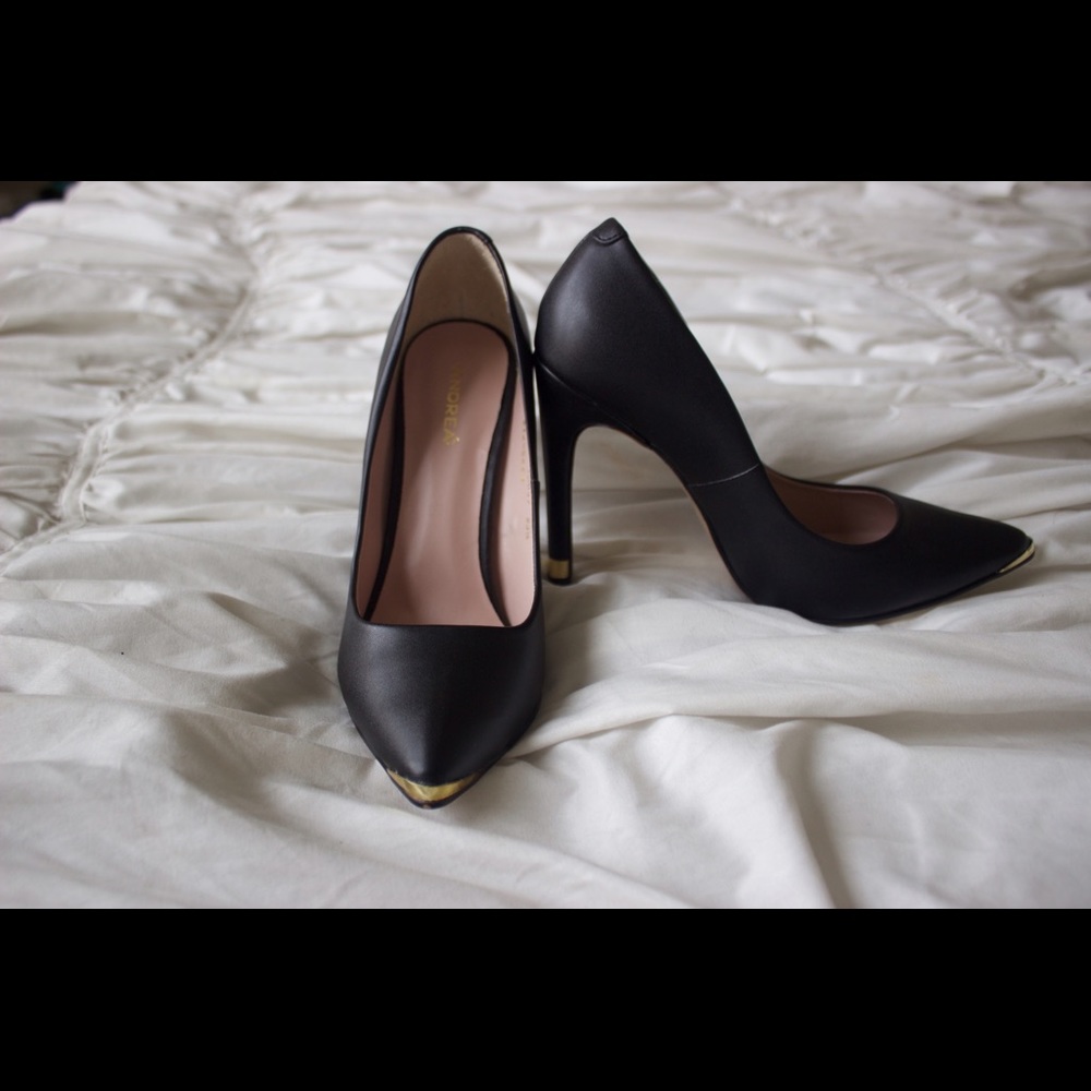 Gold Pointed Toe Heels