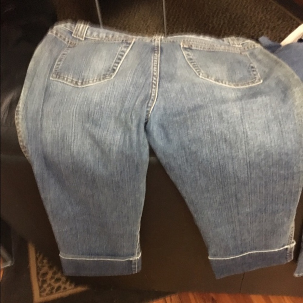 GAP Cuffed Capri Jeans