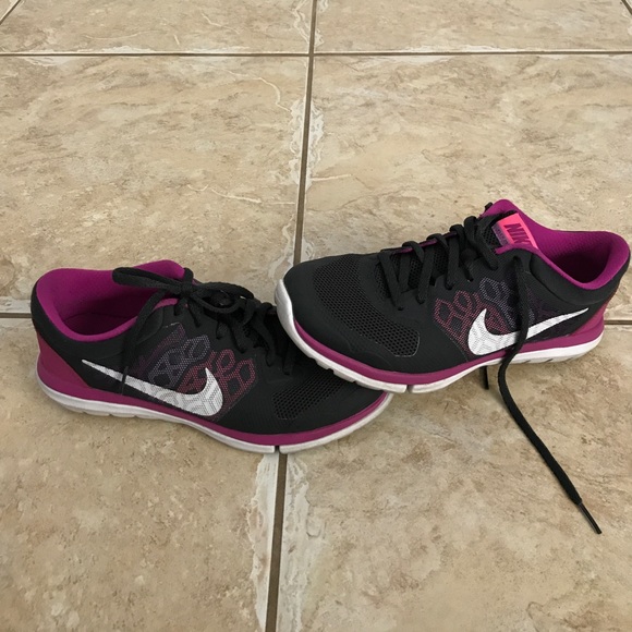 Nike Shoes - Tennis shoes