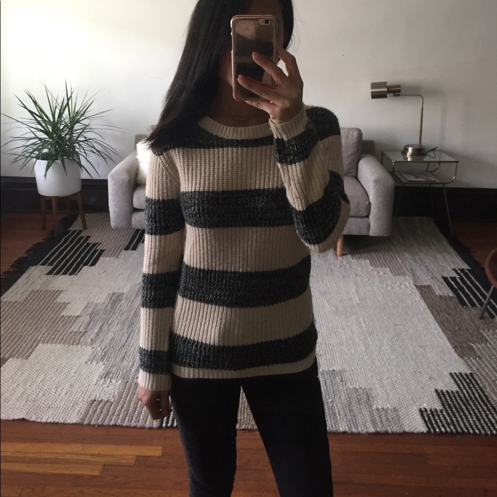 Forever 21 sweater size small