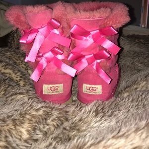 UGG Bailey Bow - Short