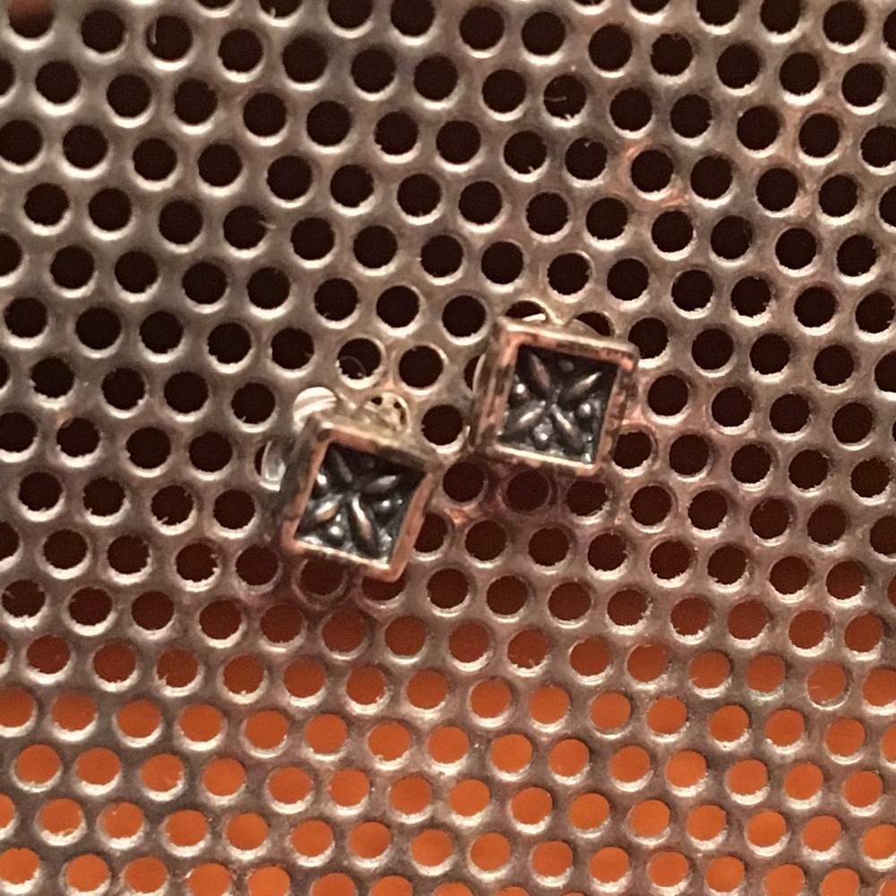 NEW 🖤 Detailed Square Earrings