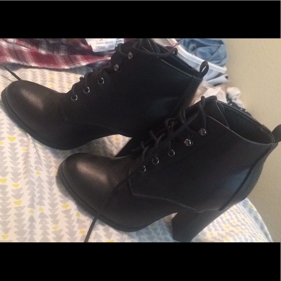 Lace up Booties - Picture 3 of 3