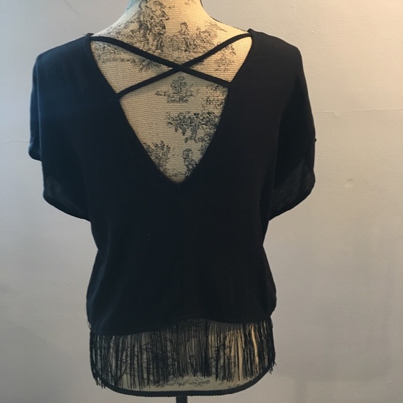 Boho top with fringe bottom - Picture 2 of 3