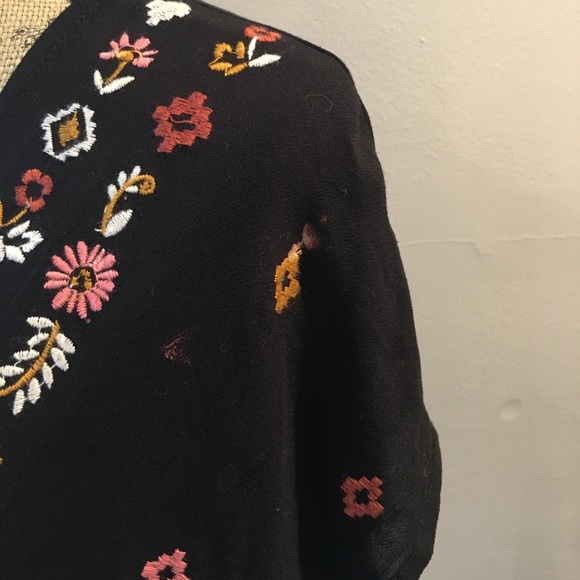 Boho top with fringe bottom - Picture 3 of 3