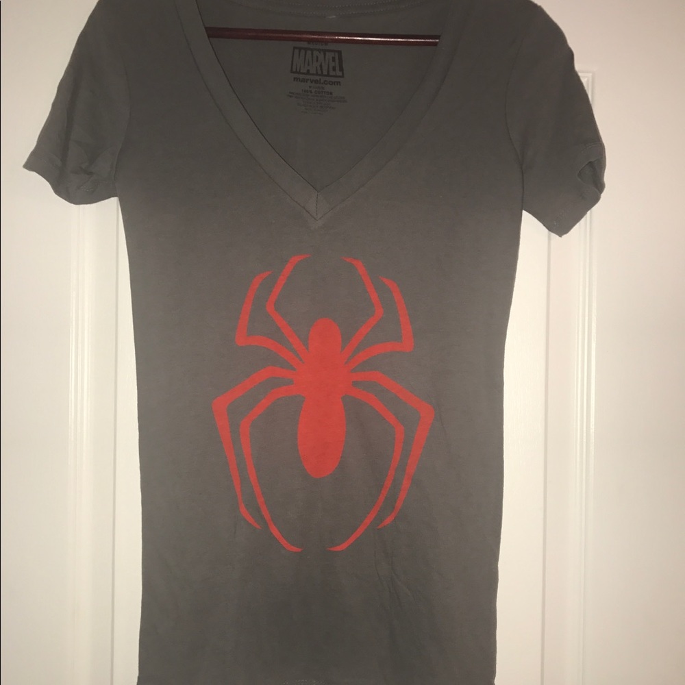 V-neck tee