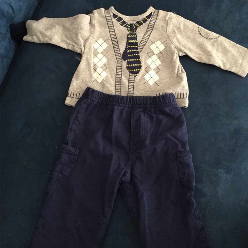 SALE!!!!Matching pants and tie sweater