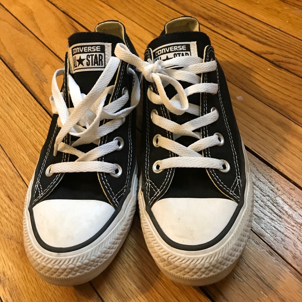 Black converse low tops