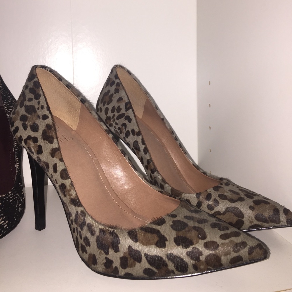 Vince Camuto Leopard print shoes