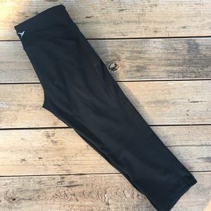 Old navy black Capri running leggings, small