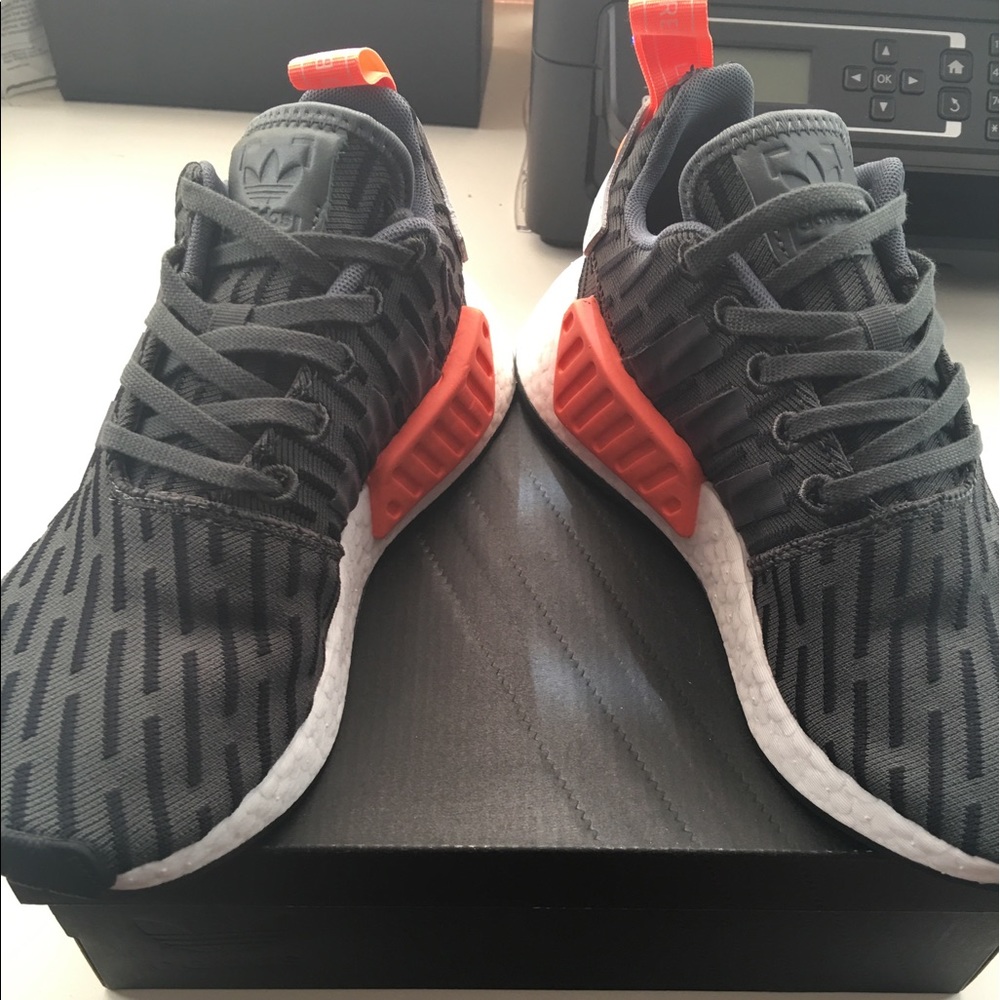 Adidas NMD R2 Women 6.5