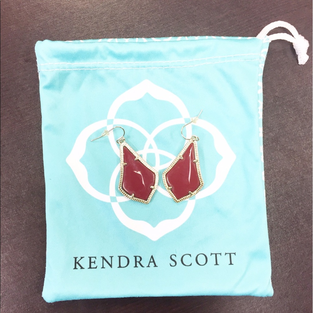 Maroon Kendra scott earrings
