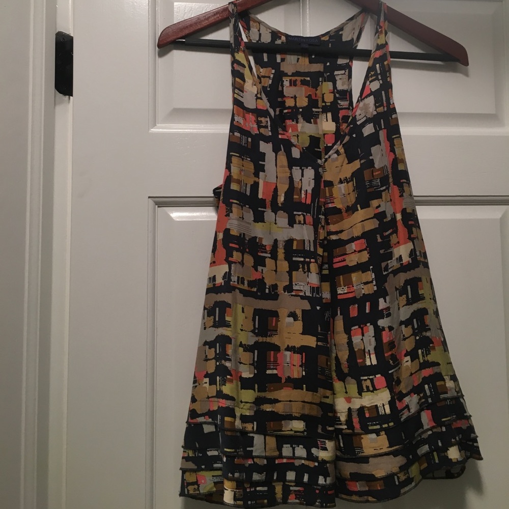 Beautiful patterned razorback tank w/pockets!