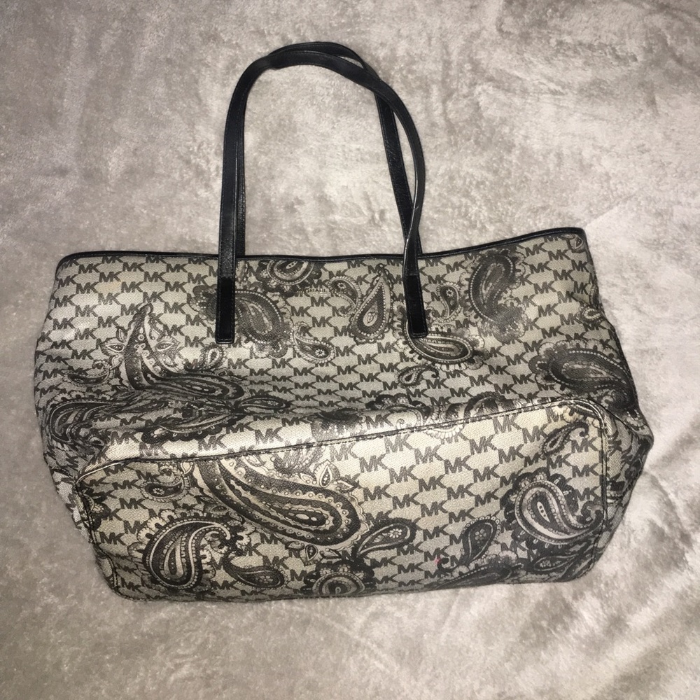 Micheal kors tote bag ⚫️⚪️