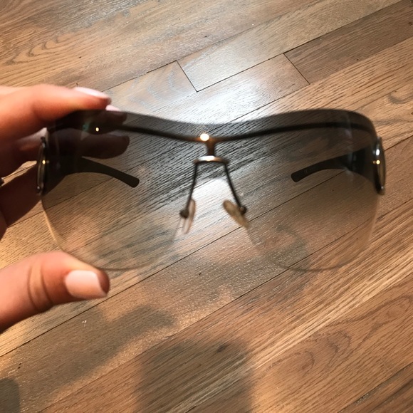 Authentic Gucci Shield Sunglasses - grey - Picture 1 of 5