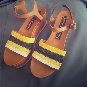 Juicy couture platform sandals 💛💙