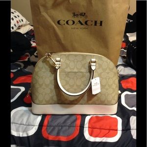 Coach Sierra reserved for @laritzeniav